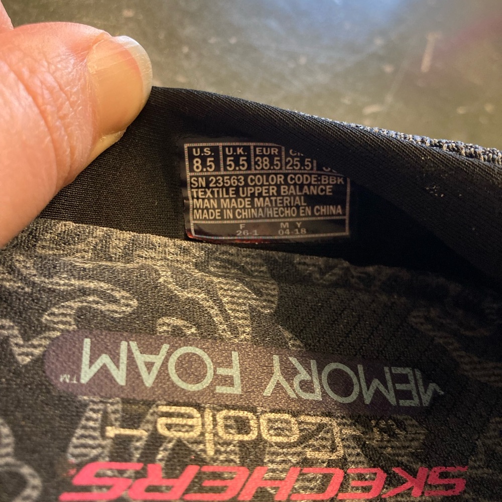 Skechers 8.5 Memory Foam Slides - image 5